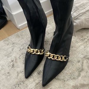Zara boots with chain detail. Size 41. Very good condition, like new.